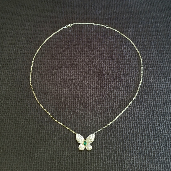 ✨️HP✨️ Mia Sarine Stationary Butterfly🦋 Necklace - Picture 2 of 16